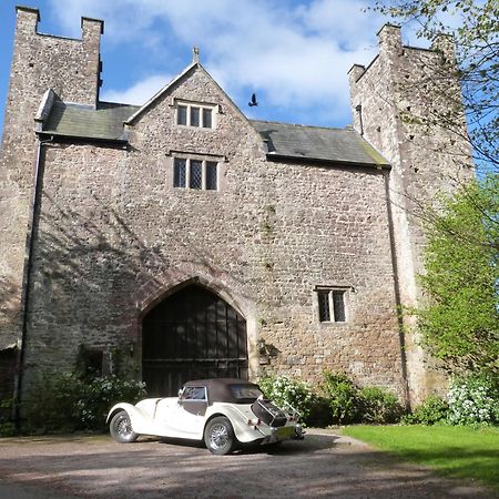 Mathern Welsh Gatehouse, Historic Castle Which Can Cater For Electric Vehicle מראה חיצוני תמונה