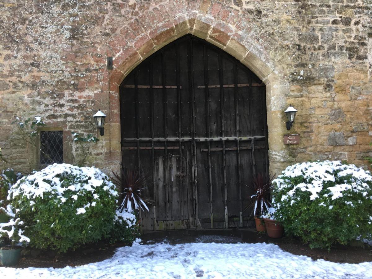Mathern Welsh Gatehouse, Historic Castle Which Can Cater For Electric Vehicle מראה חיצוני תמונה