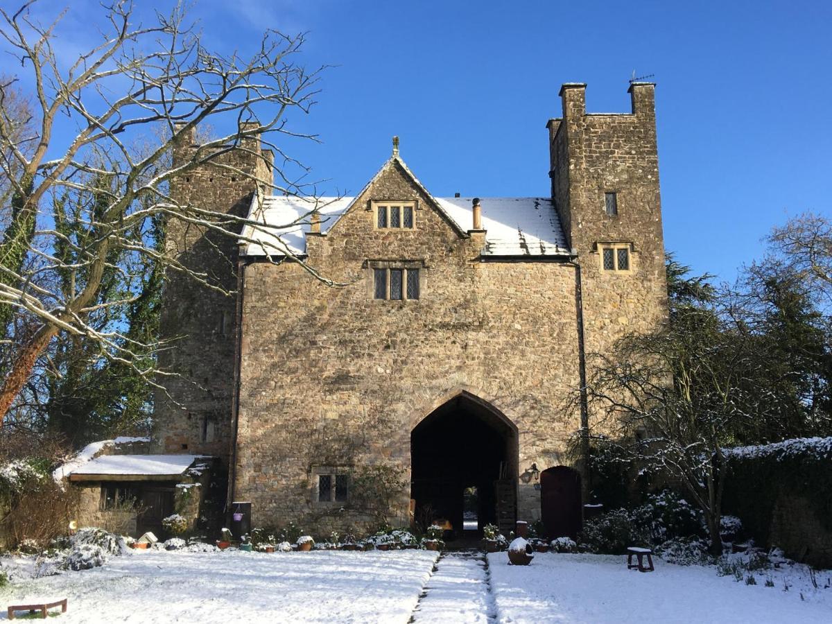 Mathern Welsh Gatehouse, Historic Castle Which Can Cater For Electric Vehicle מראה חיצוני תמונה