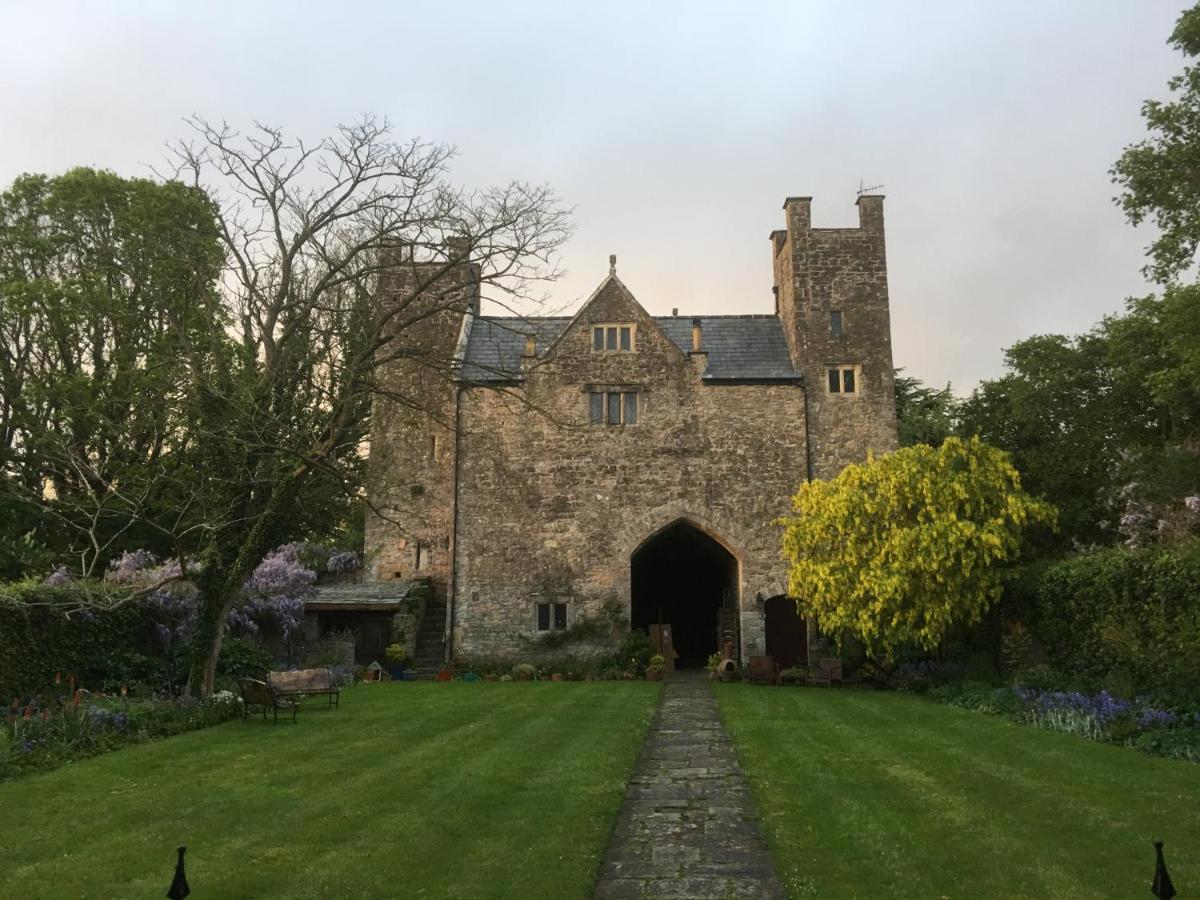 Mathern Welsh Gatehouse, Historic Castle Which Can Cater For Electric Vehicle מראה חיצוני תמונה