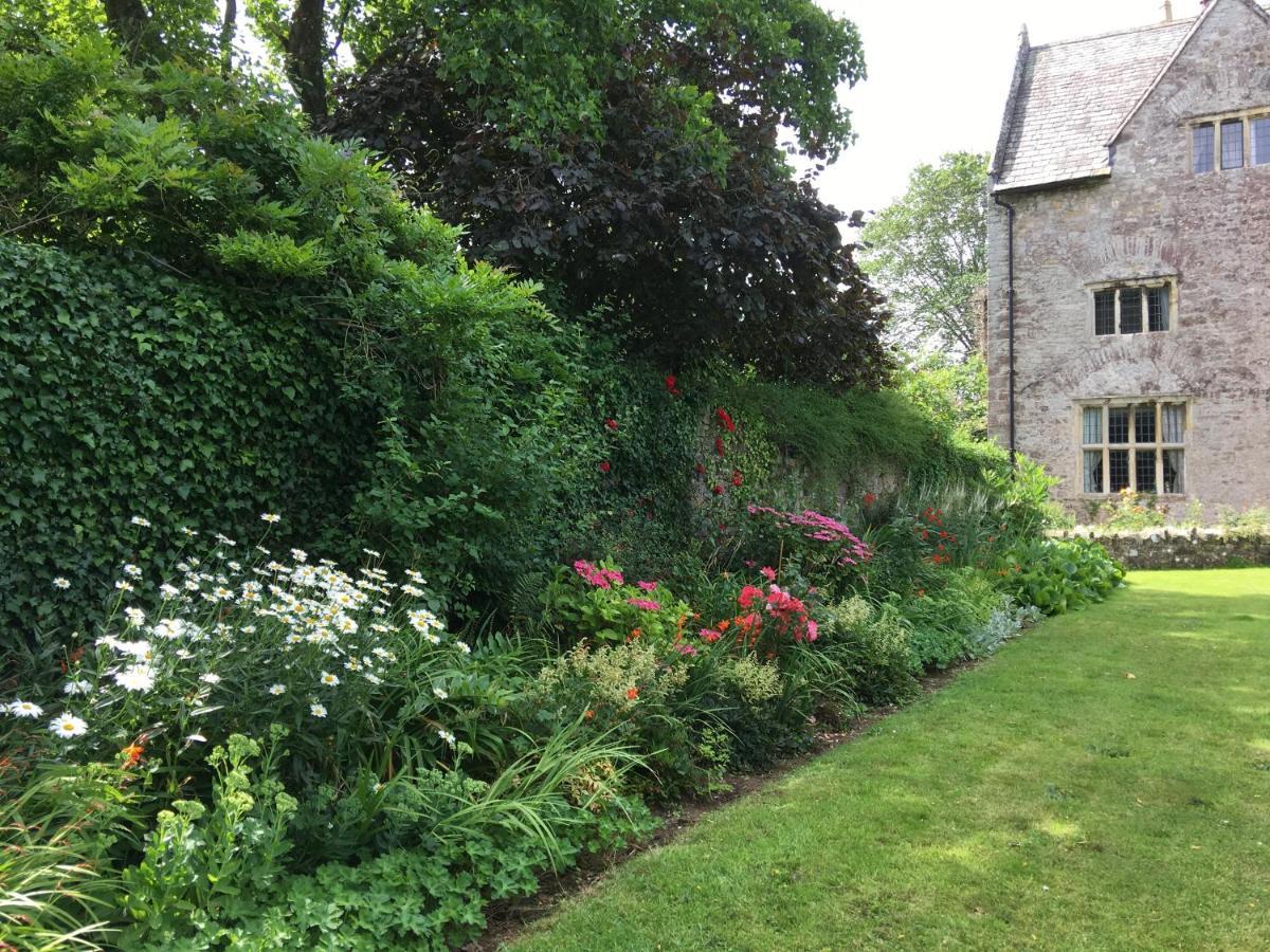 Mathern Welsh Gatehouse, Historic Castle Which Can Cater For Electric Vehicle מראה חיצוני תמונה