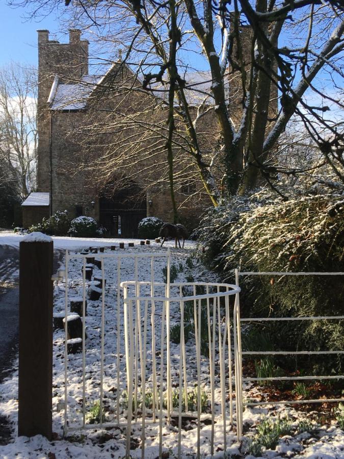 Mathern Welsh Gatehouse, Historic Castle Which Can Cater For Electric Vehicle מראה חיצוני תמונה