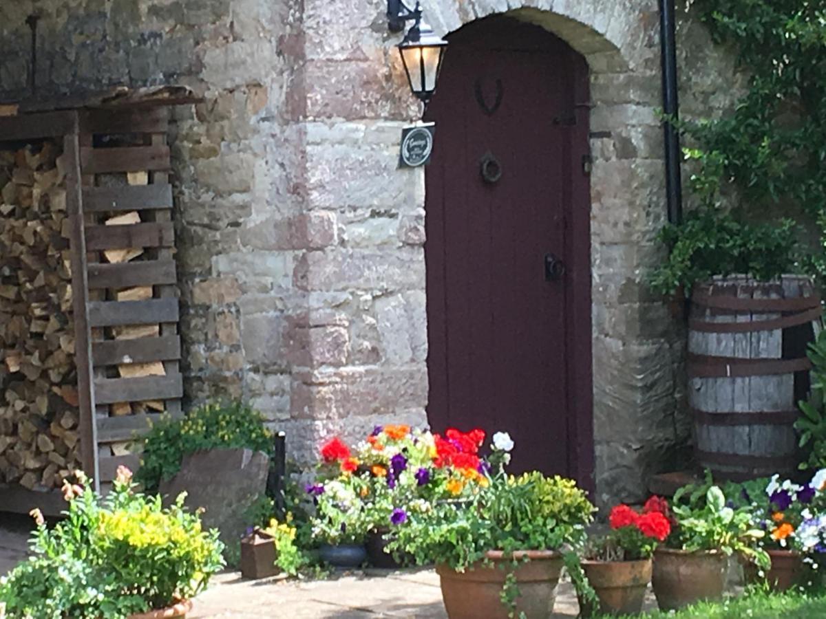 Mathern Welsh Gatehouse, Historic Castle Which Can Cater For Electric Vehicle מראה חיצוני תמונה