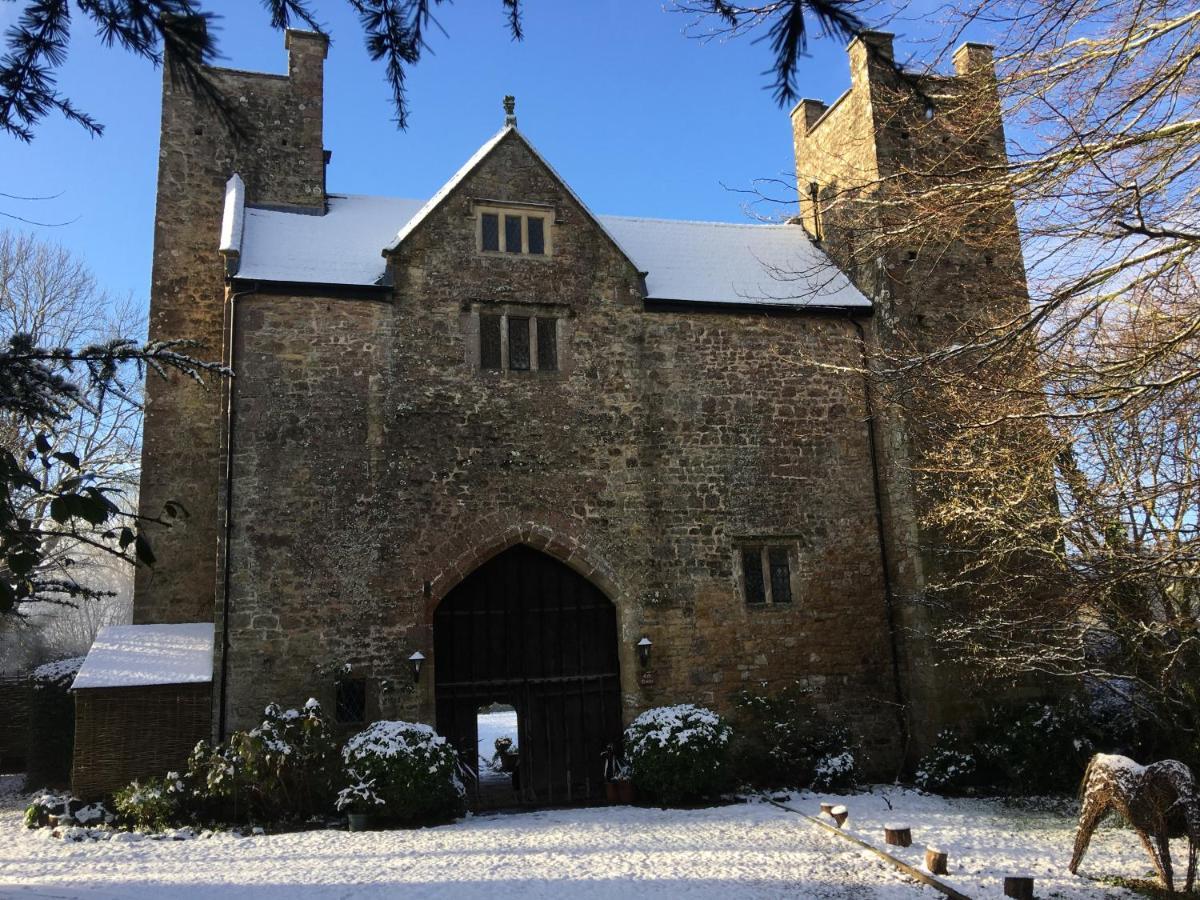 Mathern Welsh Gatehouse, Historic Castle Which Can Cater For Electric Vehicle מראה חיצוני תמונה