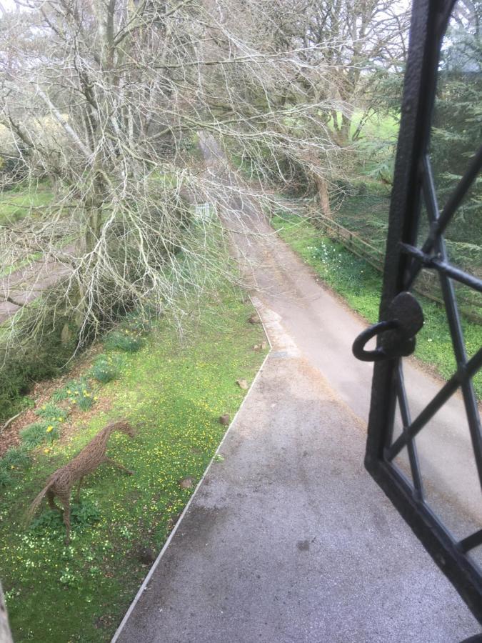 Mathern Welsh Gatehouse, Historic Castle Which Can Cater For Electric Vehicle מראה חיצוני תמונה